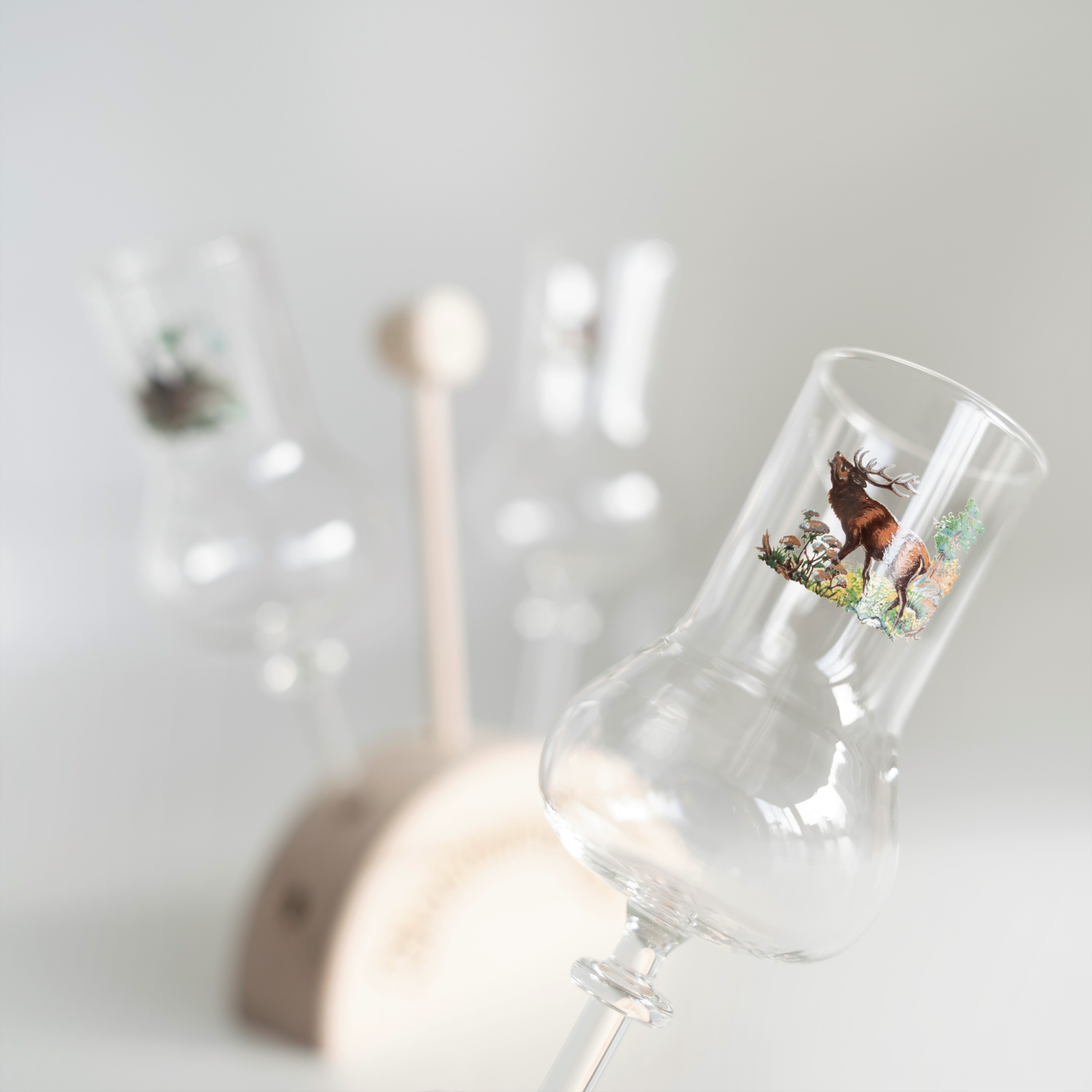 Holzsockel mit Stamperl inkl. Jagdmotiv