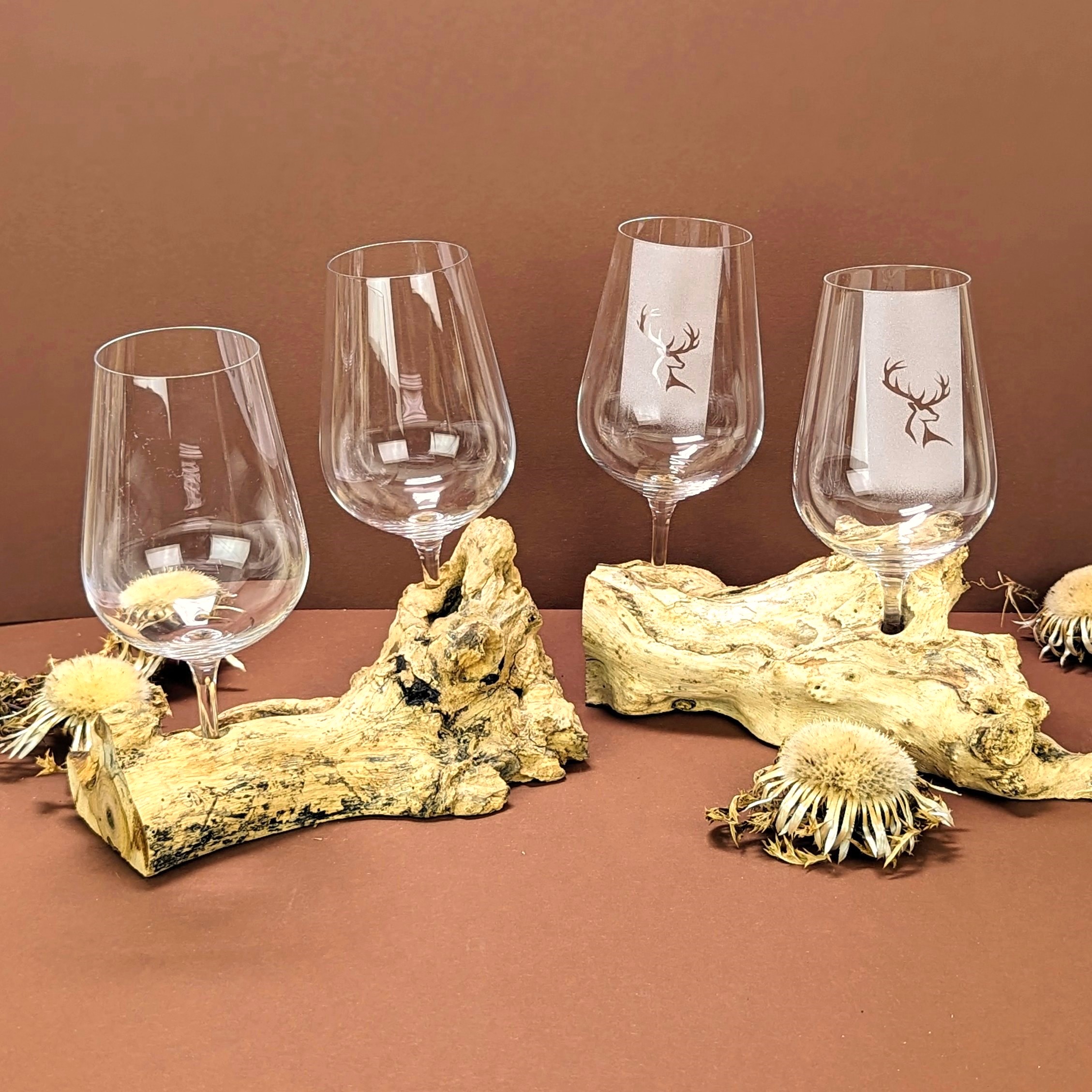 Wurzel mit 2 Weingläser