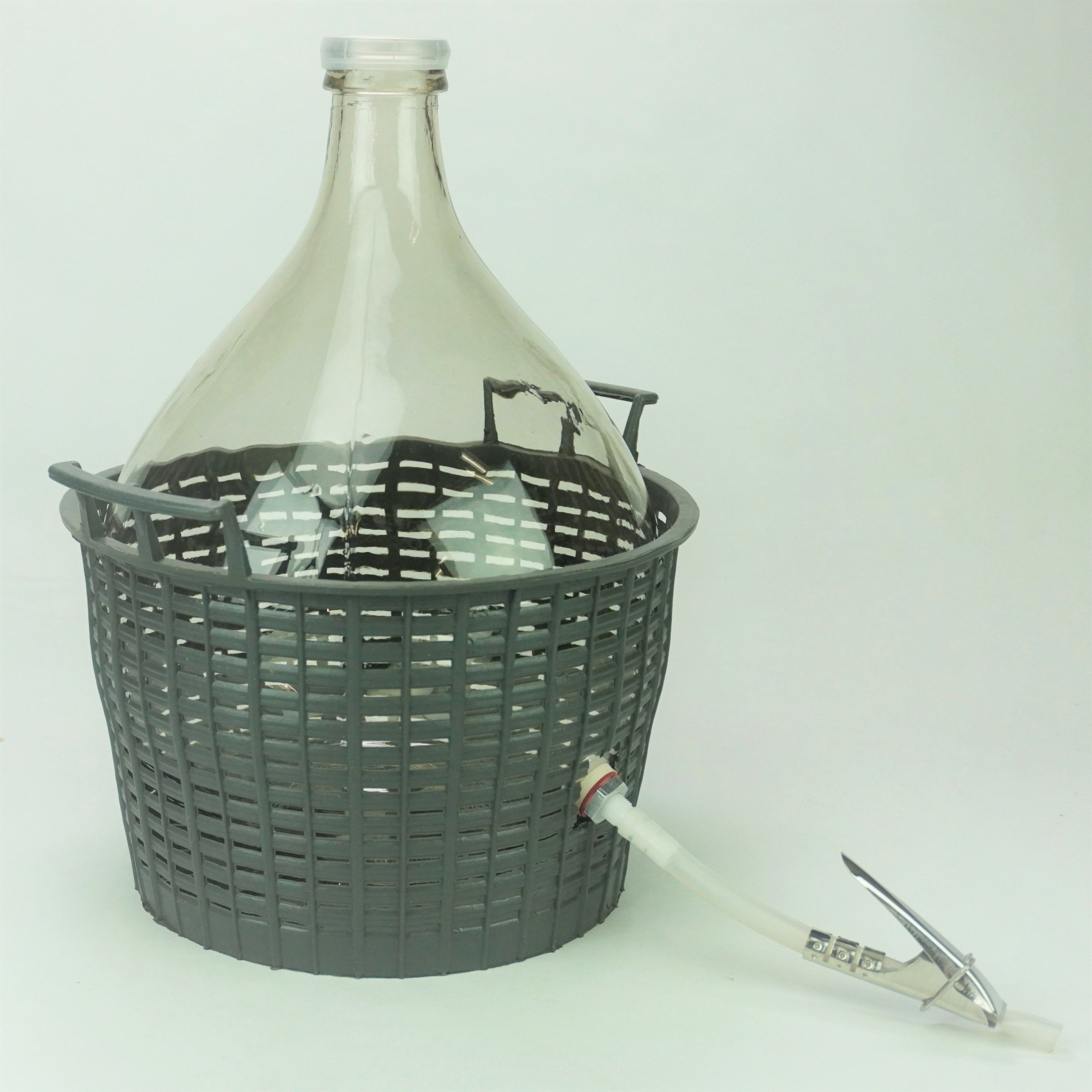 Glasballon im Kunststoffkorb mit Ablass