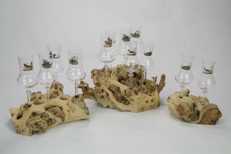 Wurzel mit Stamperl bemalt mit Jagdmotiv