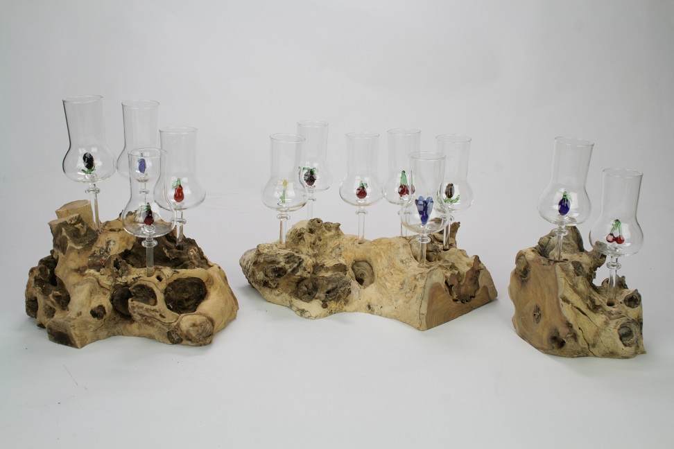 Wurzel mit Stamperl mit Frucht